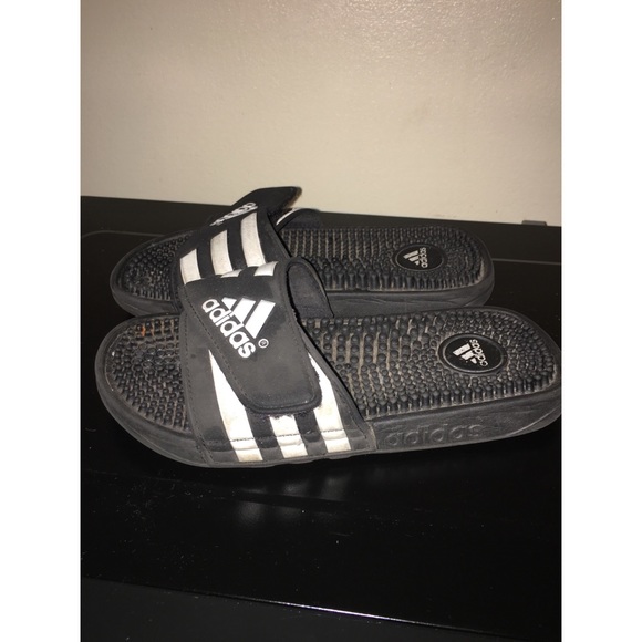 Kids Adidas Slides - Picture 2 of 3